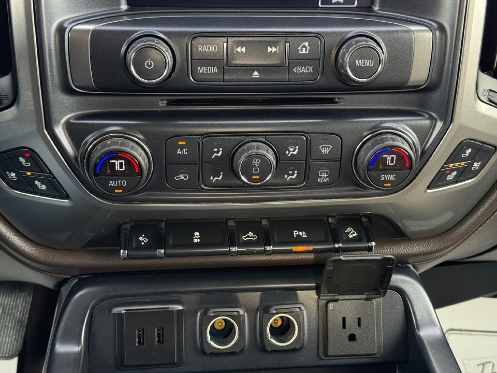 2018 Chevrolet Silverado 1500 2LZ, 39359, Photo