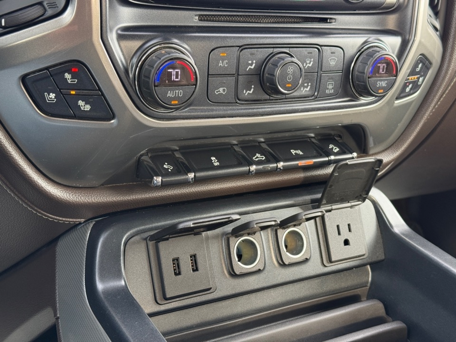 2018 Chevrolet Silverado 1500 2LZ, 39359, Photo