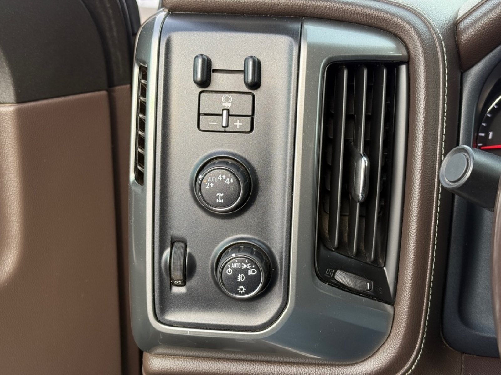 2018 Chevrolet Silverado 1500 2LZ, 39359, Photo