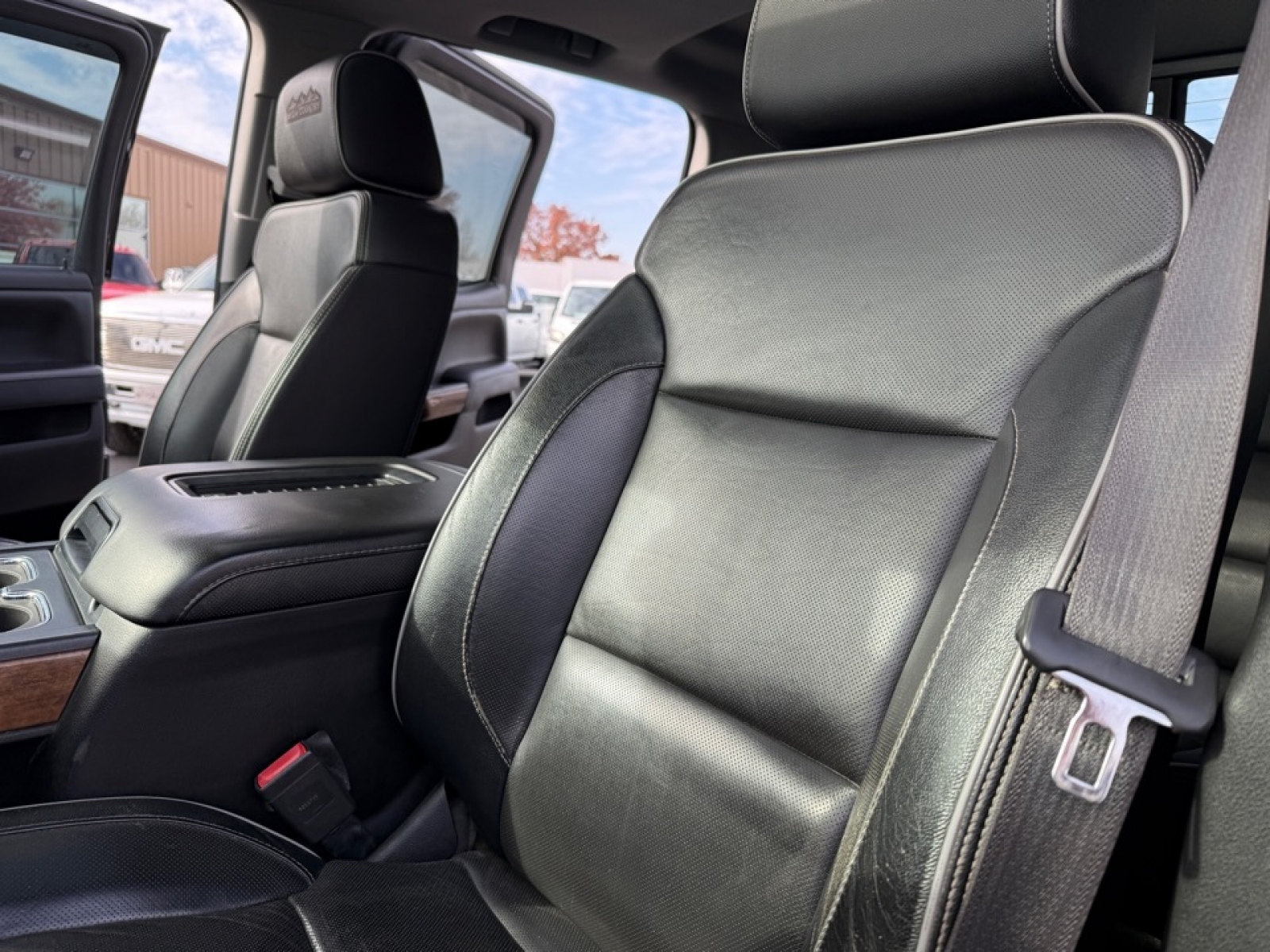 2018 Chevrolet Silverado 2500HD High Country, 38540, Photo