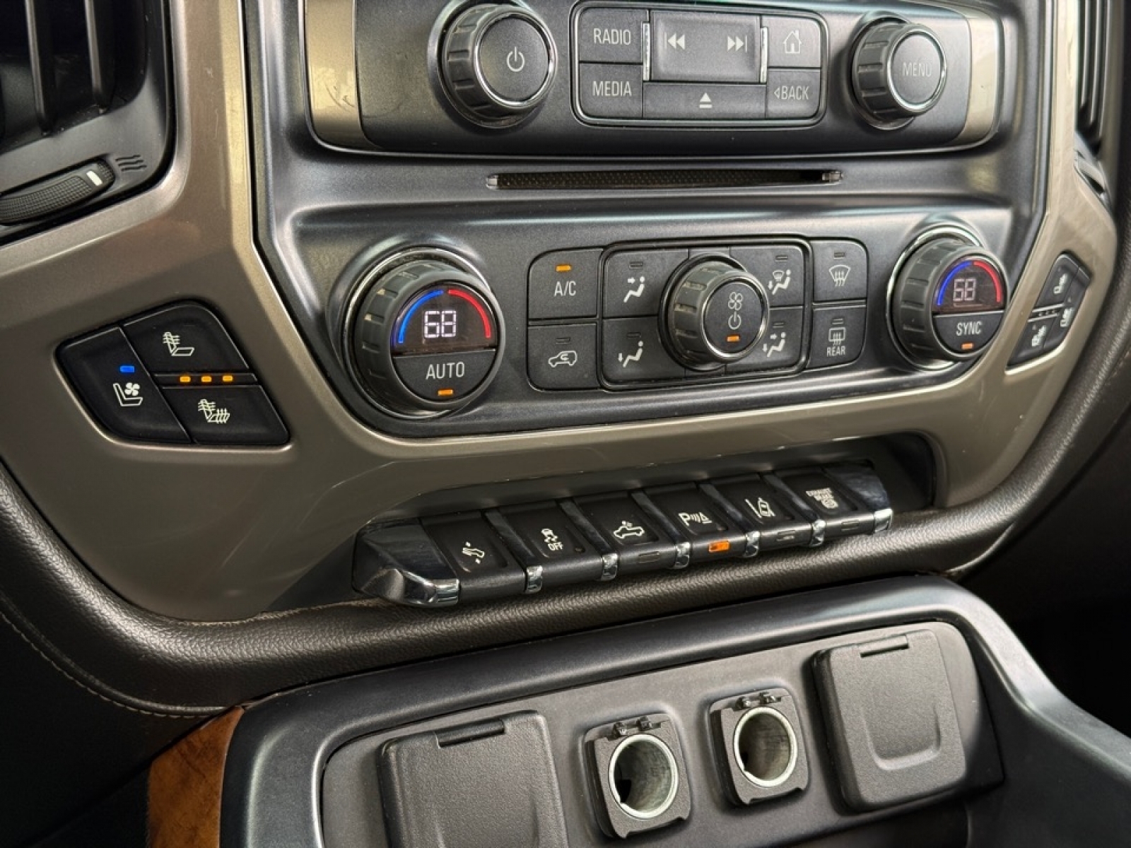 2018 Chevrolet Silverado 2500HD High Country, 38540, Photo