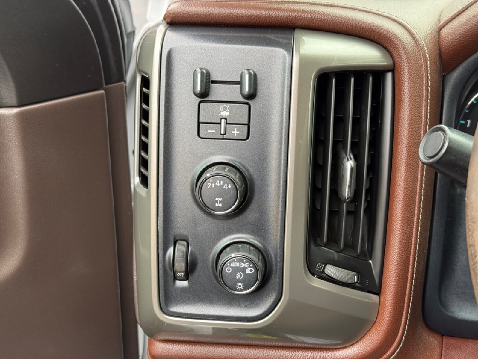 2018 Chevrolet Silverado 3500HD High Country, 39030, Photo