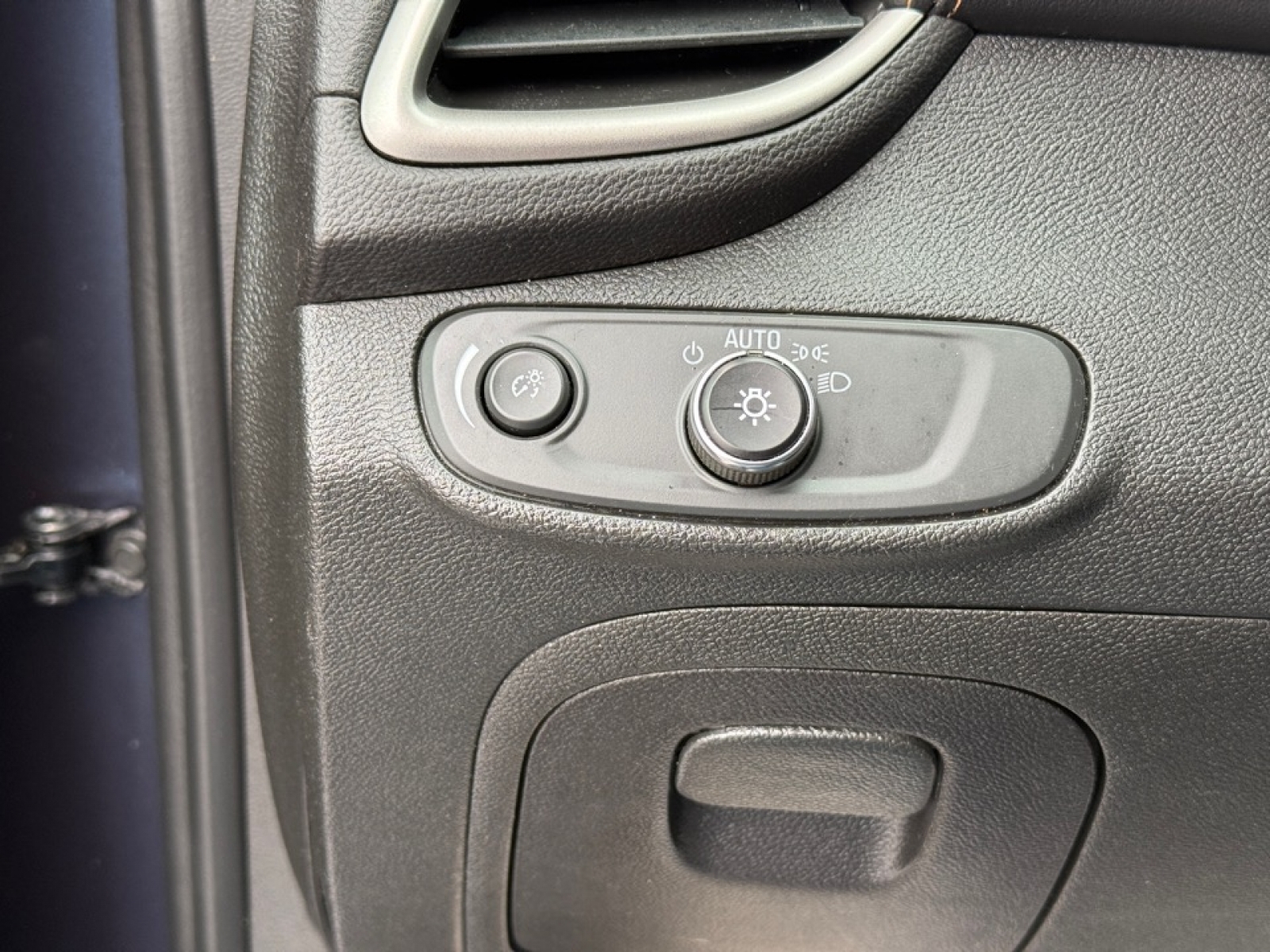 2018 Chevrolet Trax LT, 39423, Photo