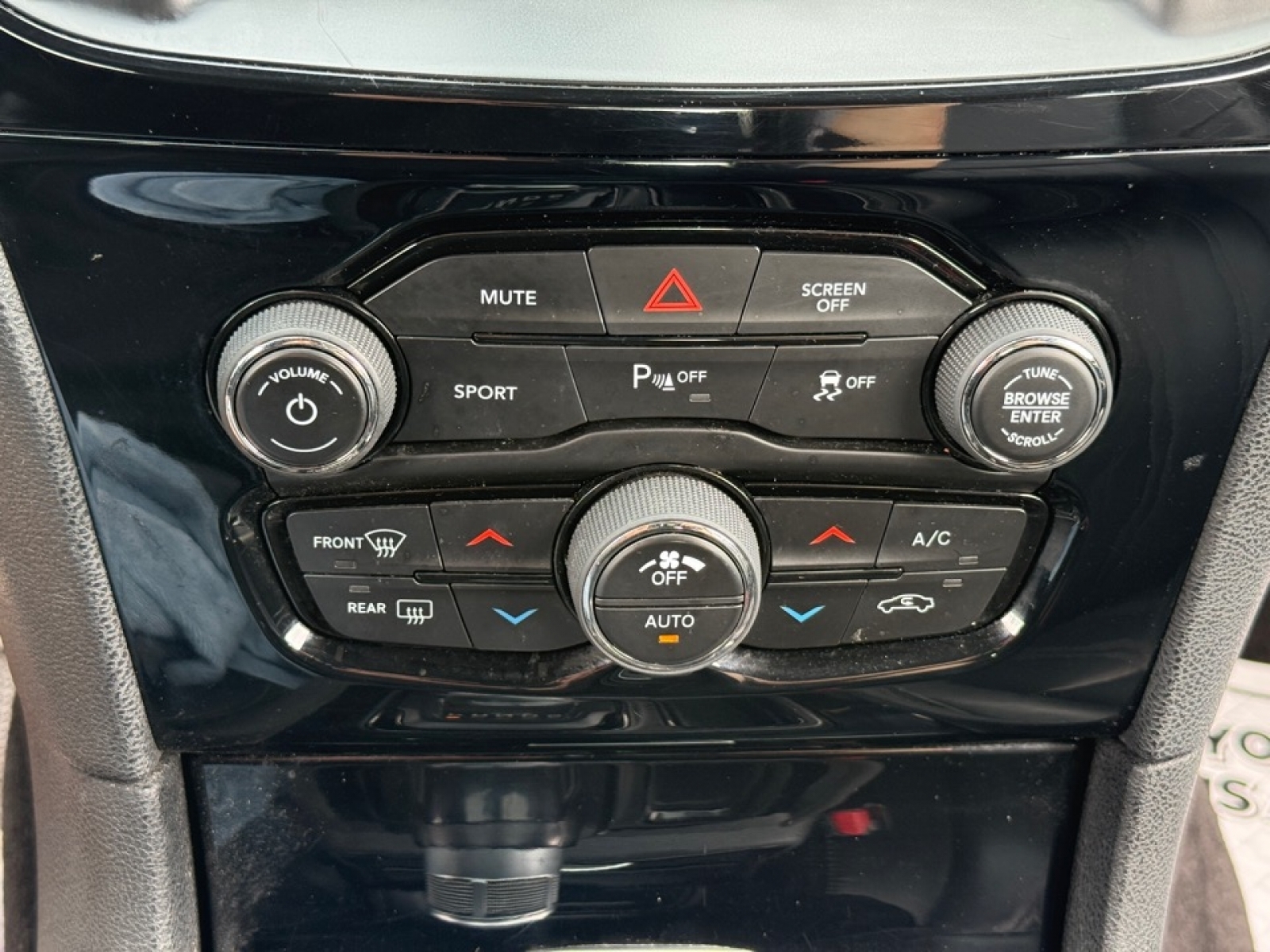 2018 Chrysler 300 300S AWD, 39622, Photo