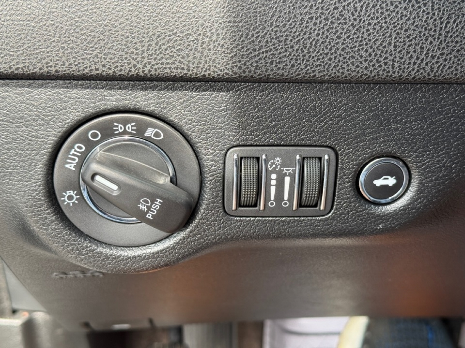 2018 Chrysler 300 300S AWD, 39622, Photo