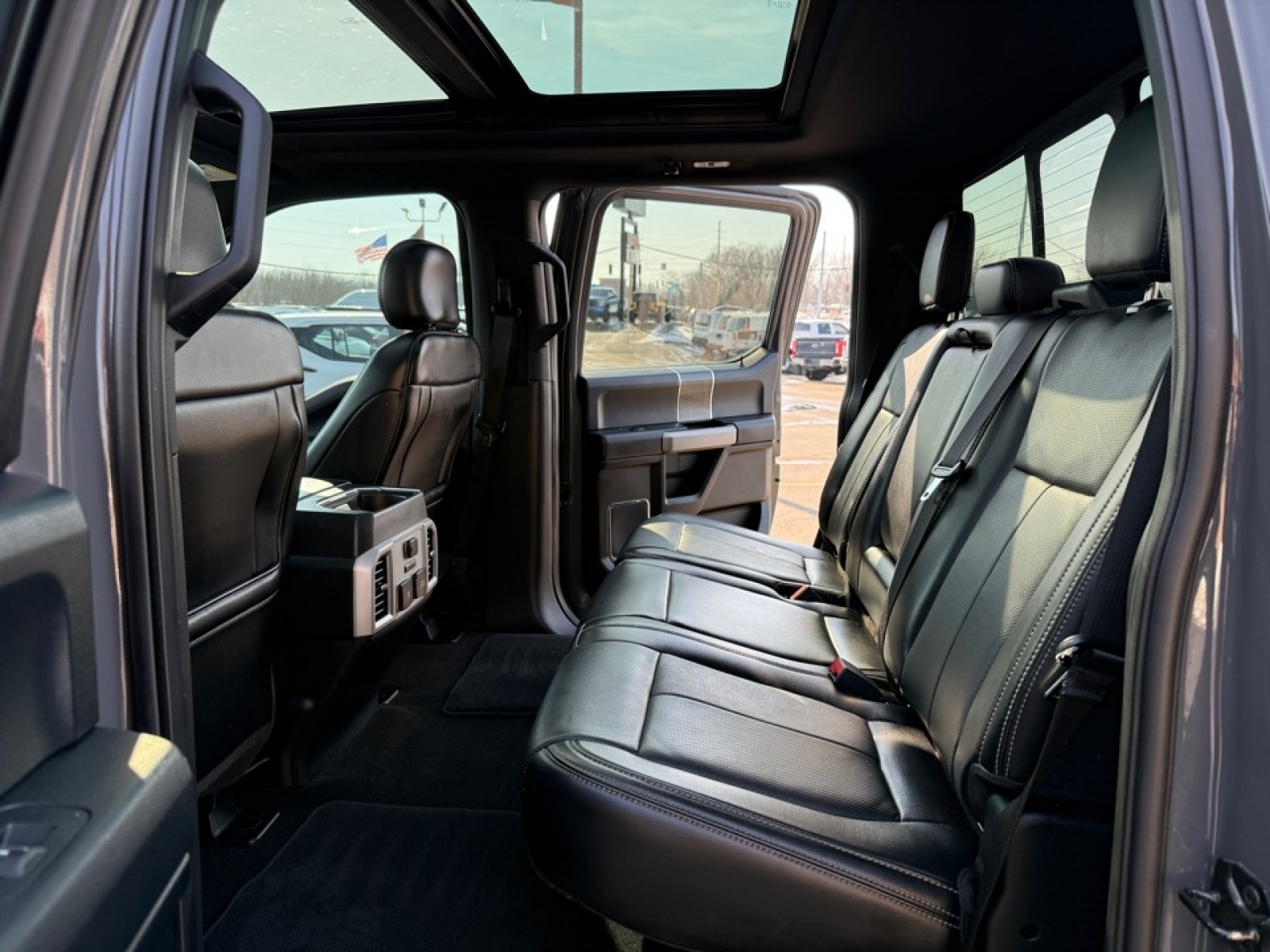 2018 Ford F-150 LARIAT, 39476, Photo