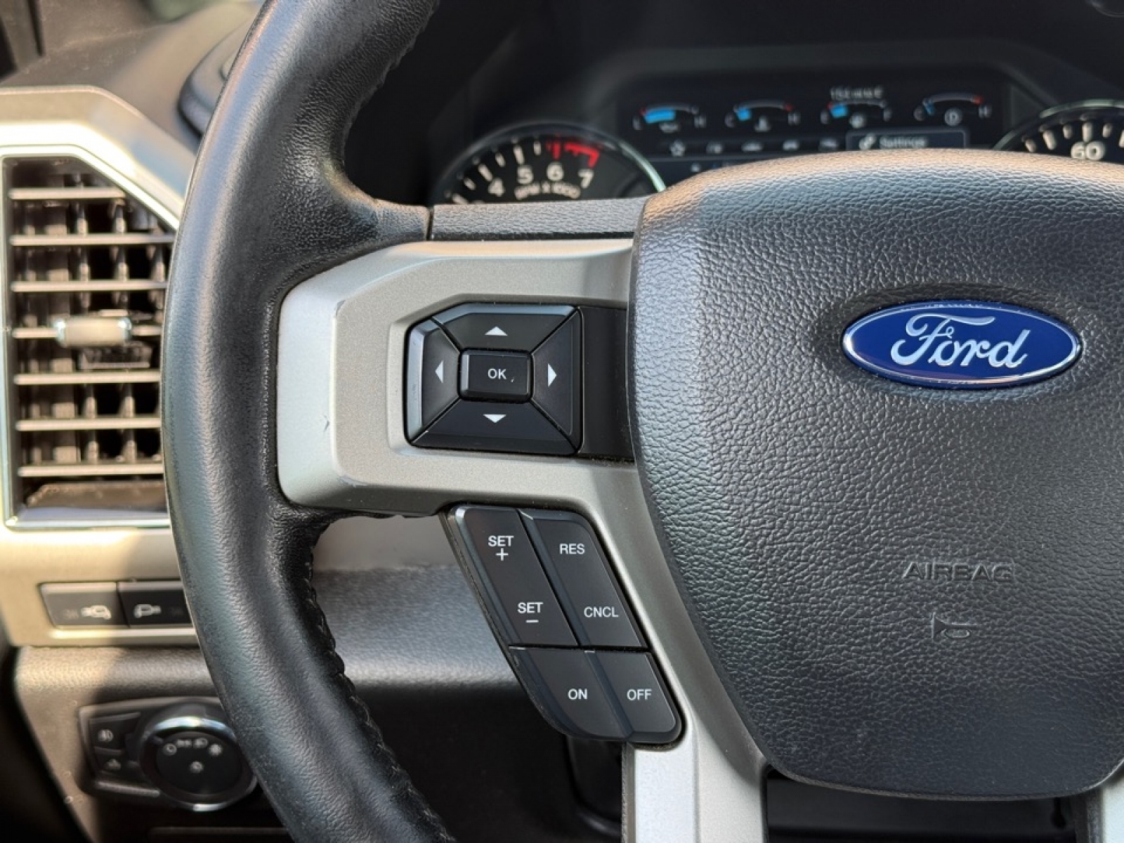 2018 Ford F-150 LARIAT, 39476, Photo