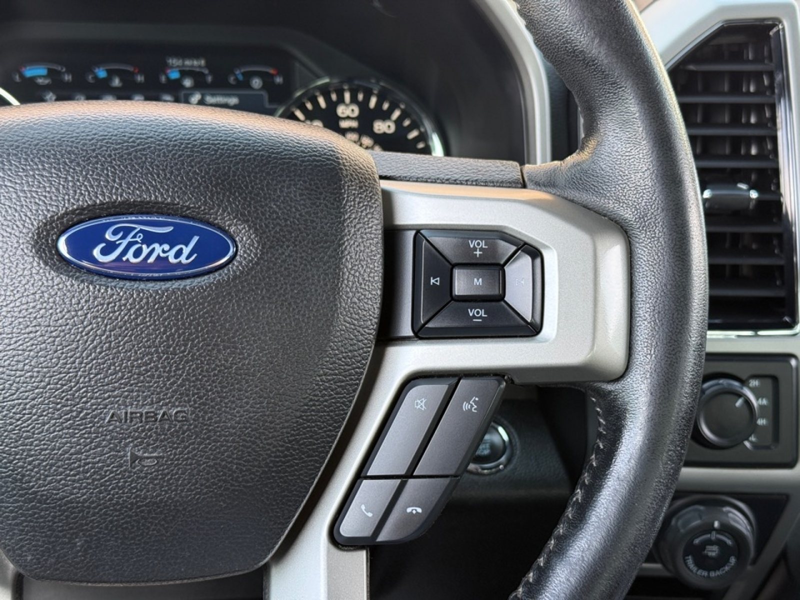 2018 Ford F-150 LARIAT, 39476, Photo