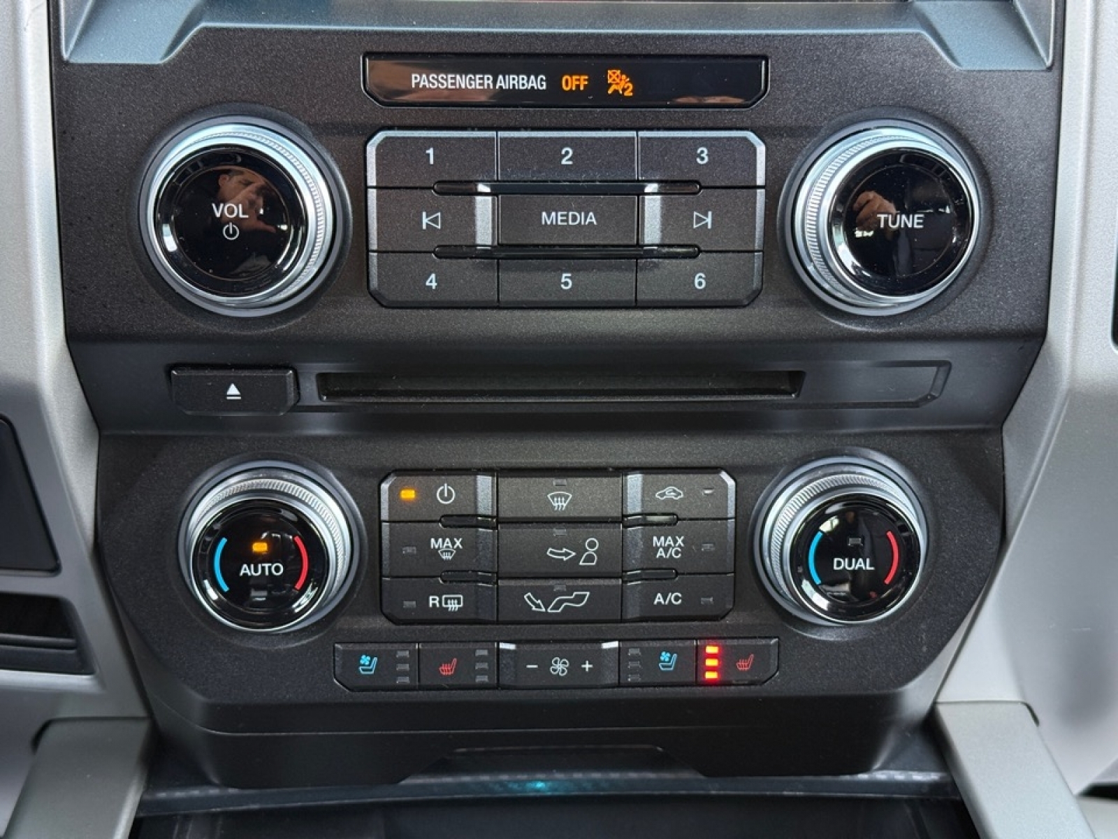 2018 Ford F-150 LARIAT, 39476, Photo