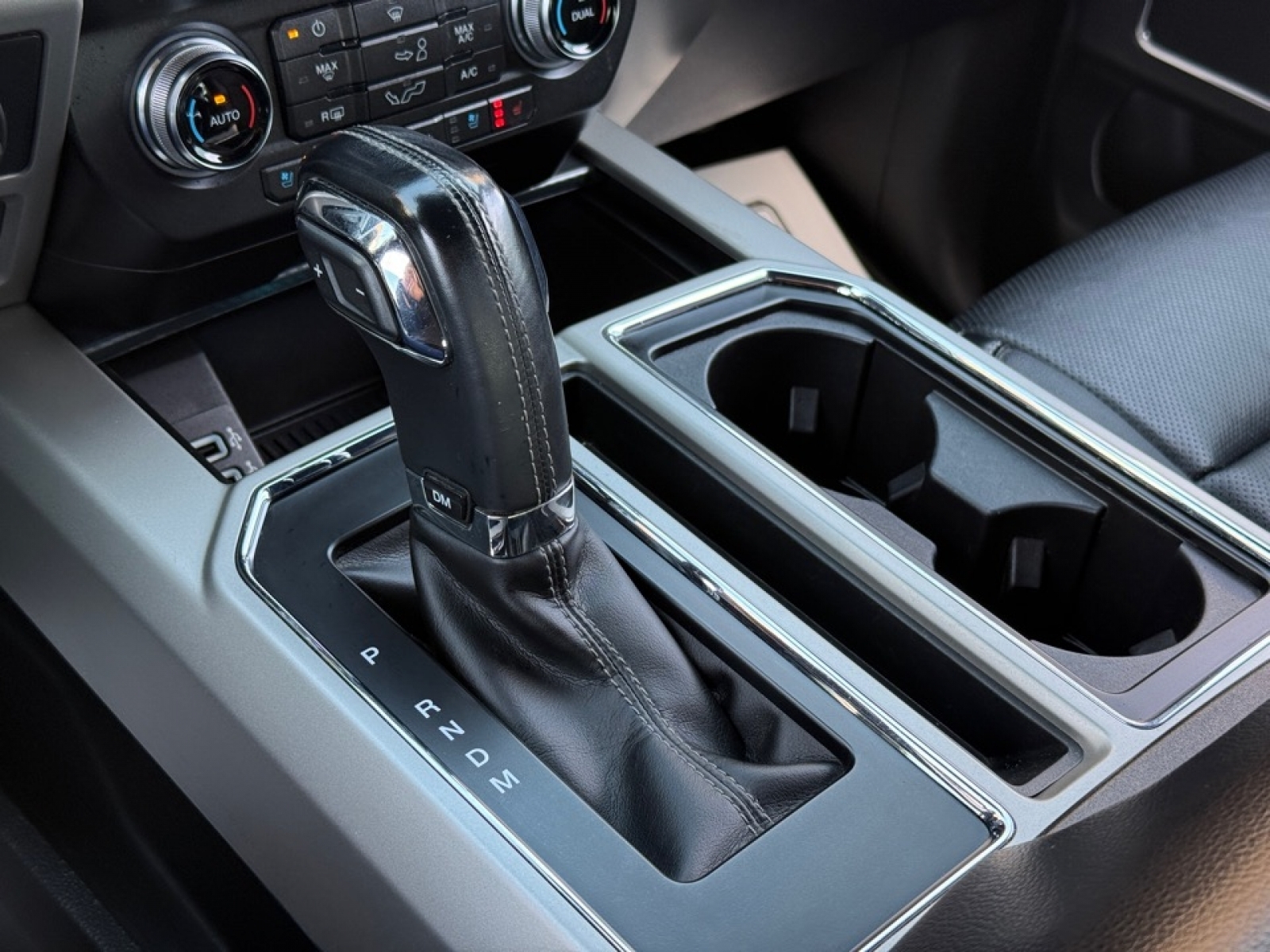 2018 Ford F-150 LARIAT, 39476, Photo