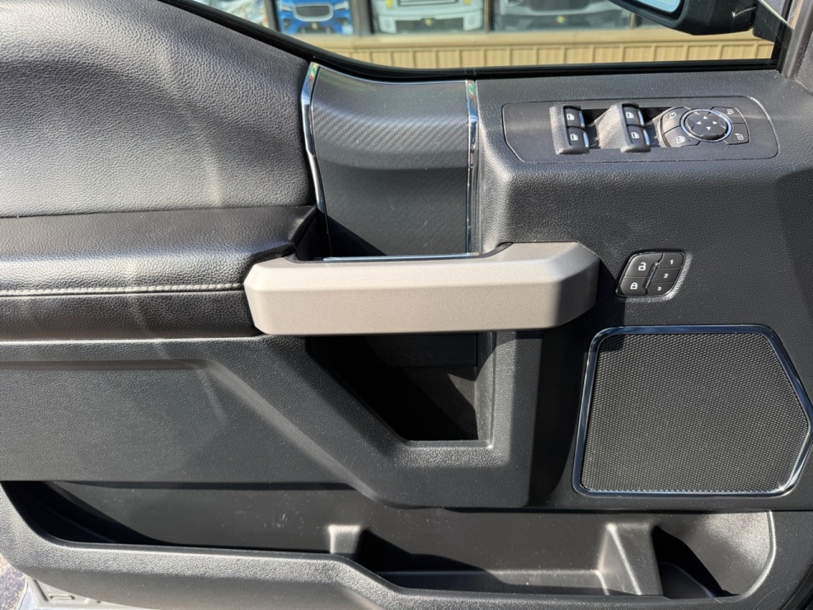 2018 Ford F-150 LARIAT, 39476, Photo