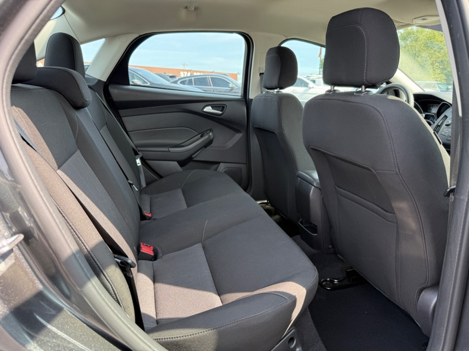 2018 Ford Focus SE photo 11
