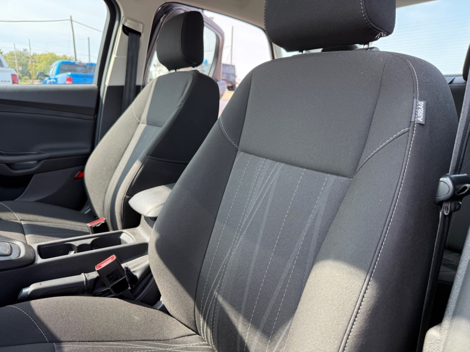2018 Ford Focus SE photo 13