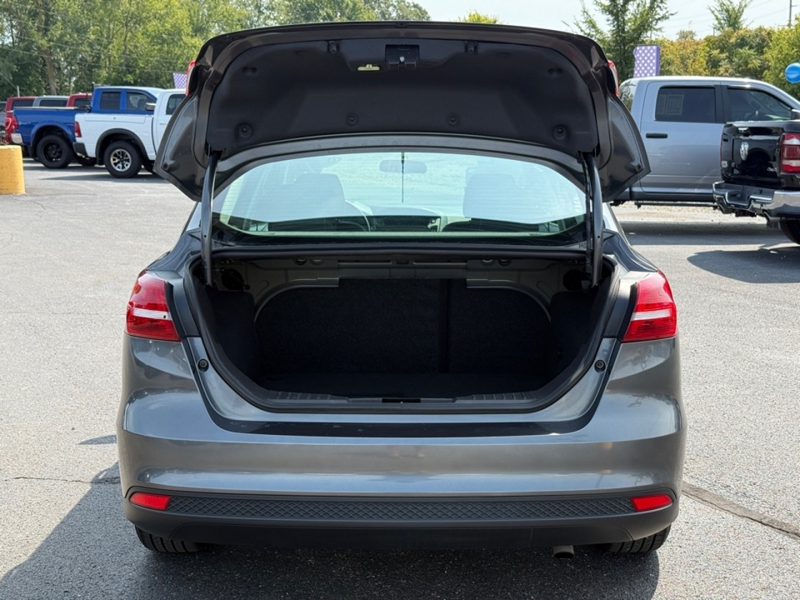 2018 Ford Focus SE photo 23