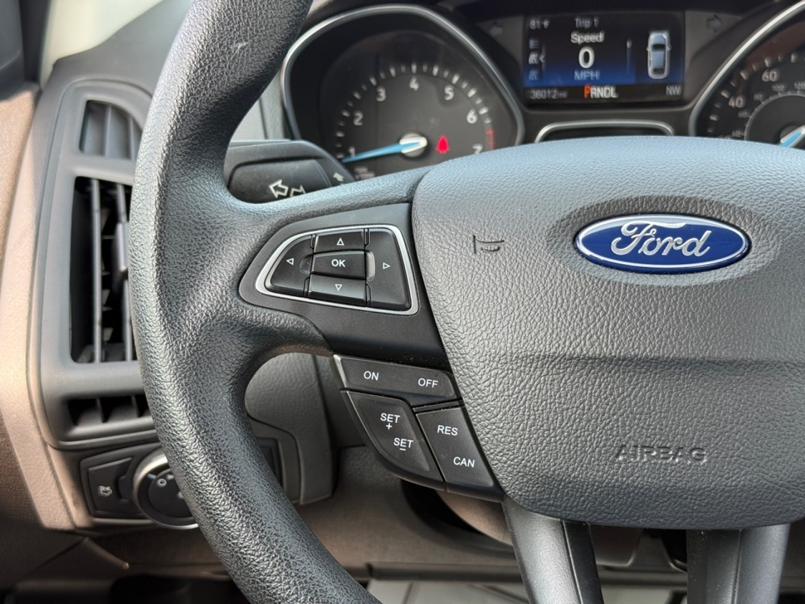 2018 Ford Focus SE photo 28