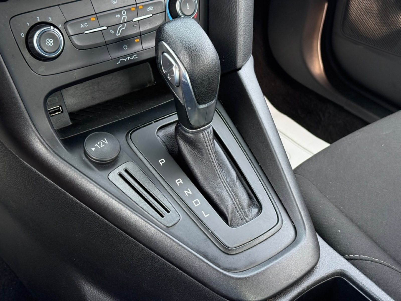 2018 Ford Focus SE photo 34