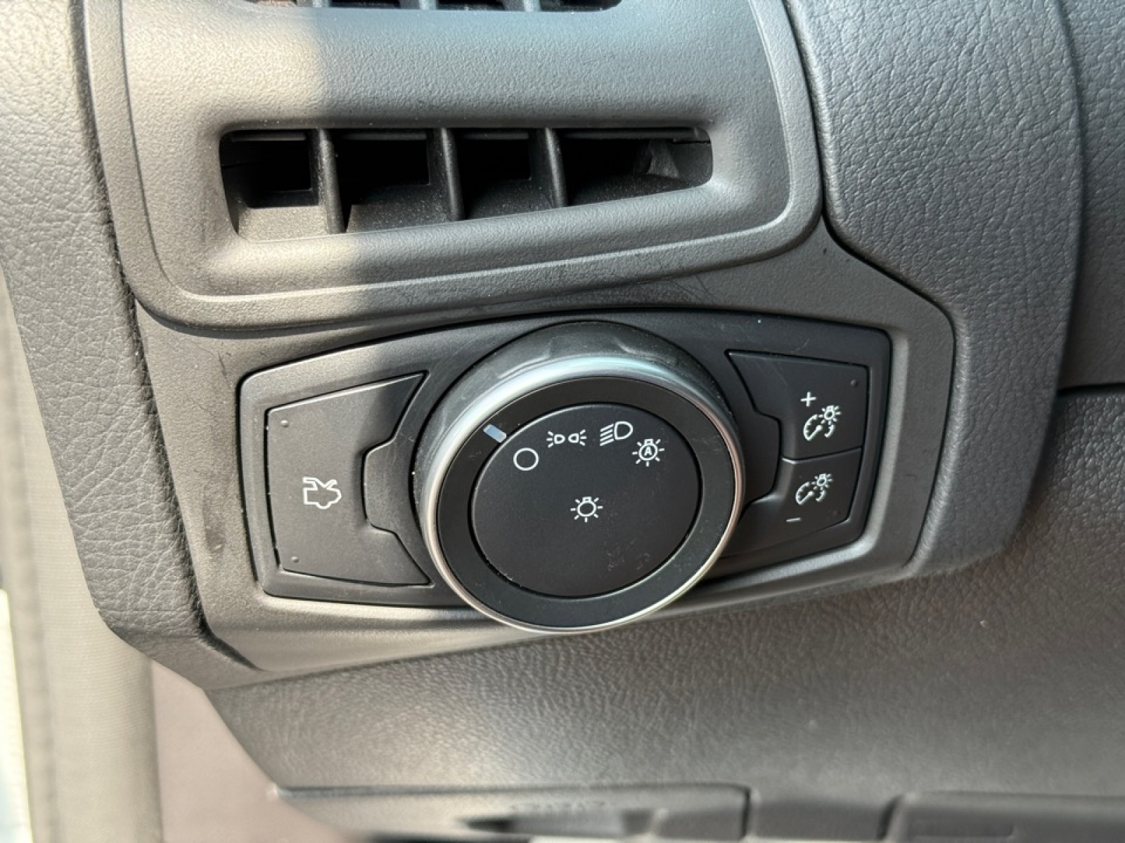 2018 Ford Focus SE photo 36