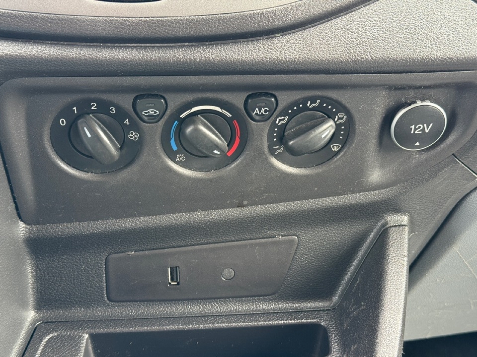 2018 Ford Transit-250 T-250 130