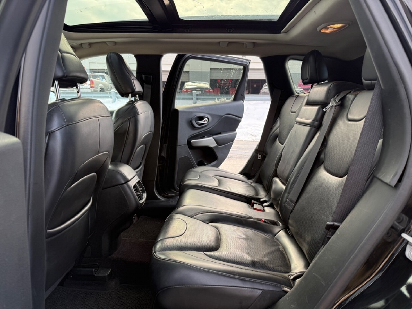 2018 Jeep Cherokee Overland 4x4, 38372A, Photo