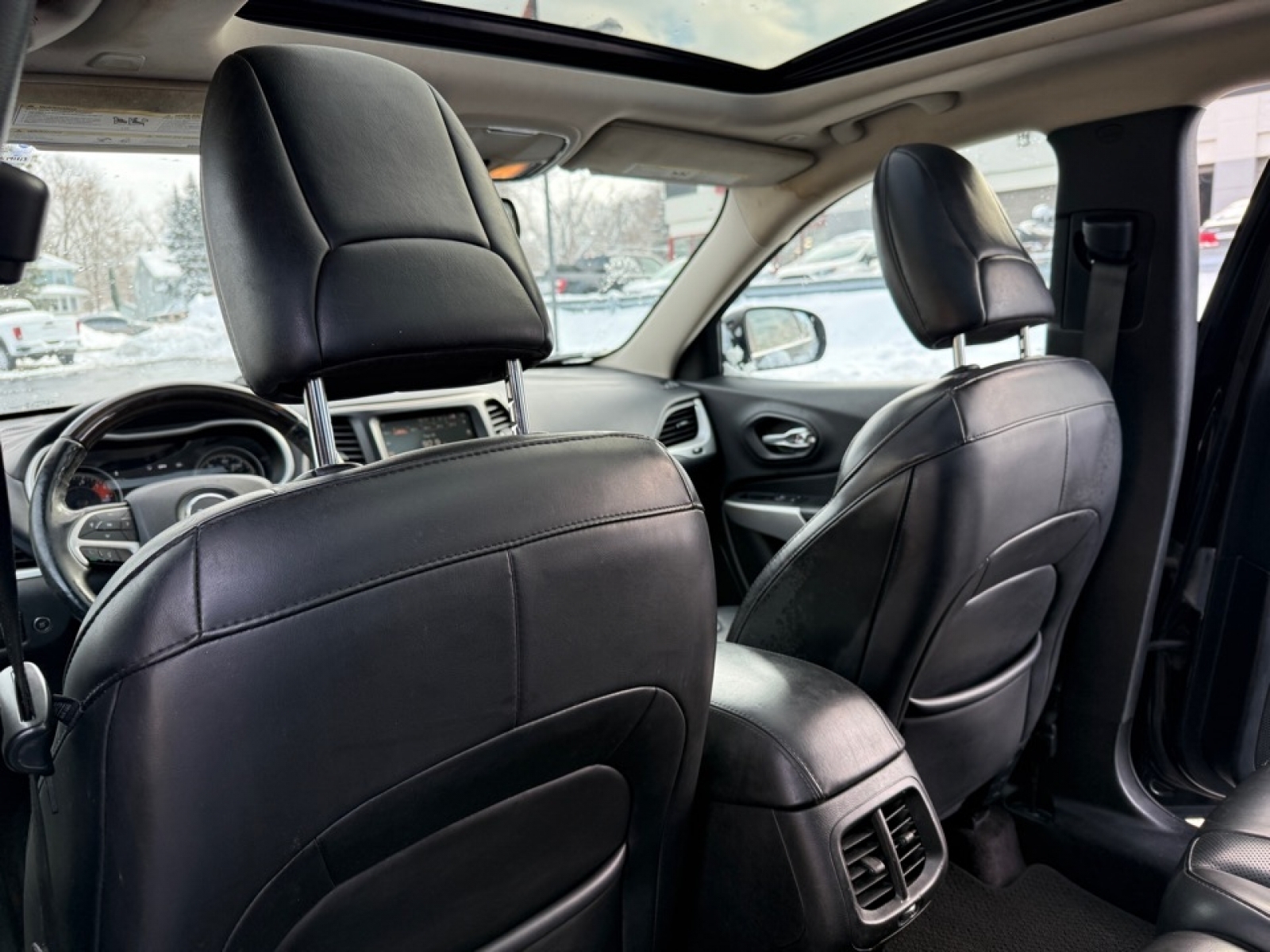 2018 Jeep Cherokee Overland 4x4, 38372A, Photo