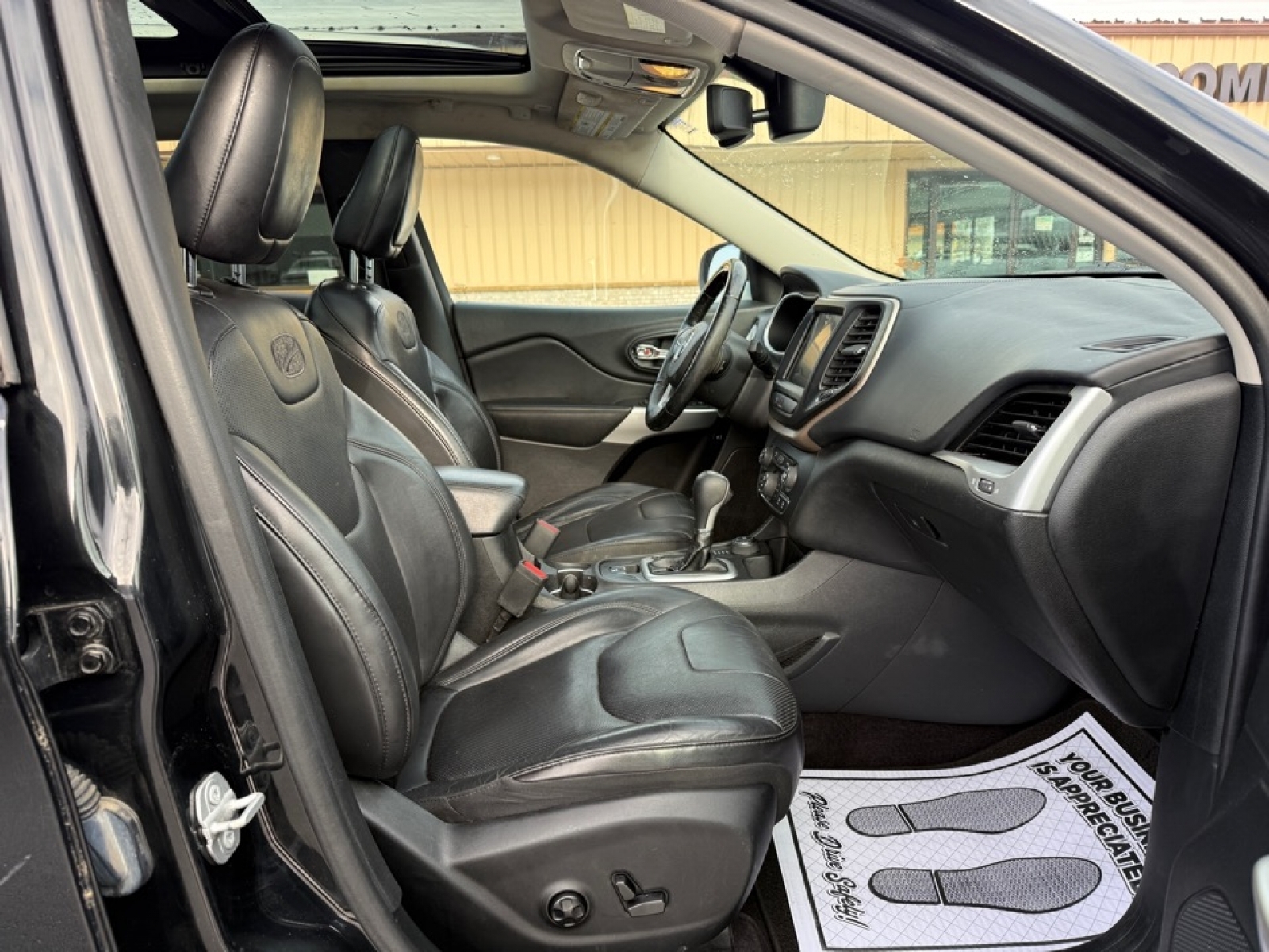 2018 Jeep Cherokee Overland 4x4, 38372A, Photo