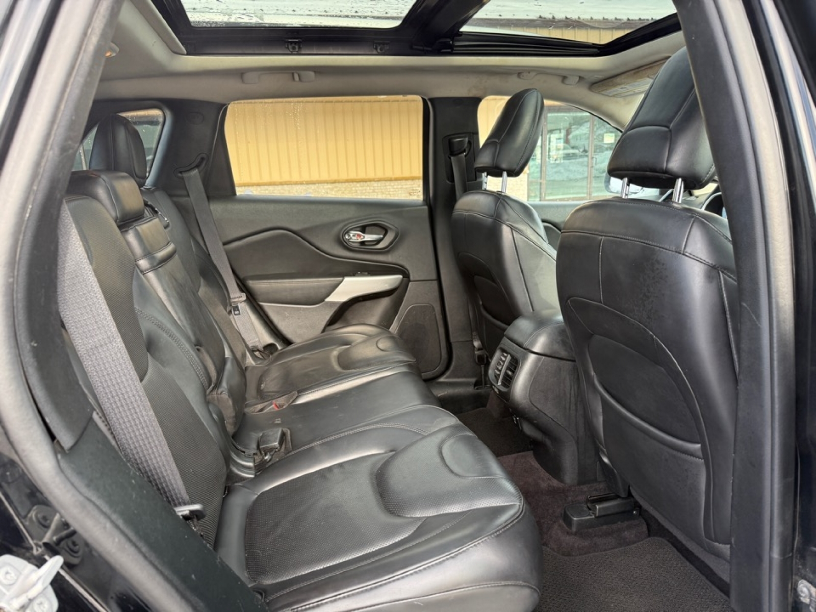 2018 Jeep Cherokee Overland 4x4, 38372A, Photo