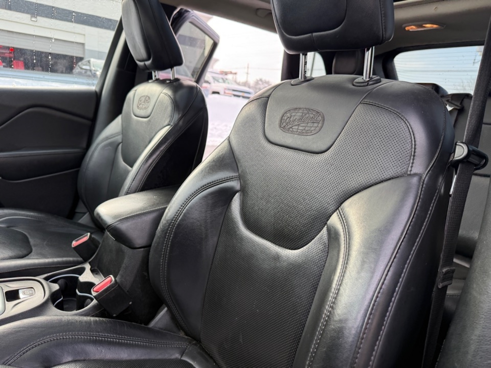 2018 Jeep Cherokee Overland 4x4, 38372A, Photo