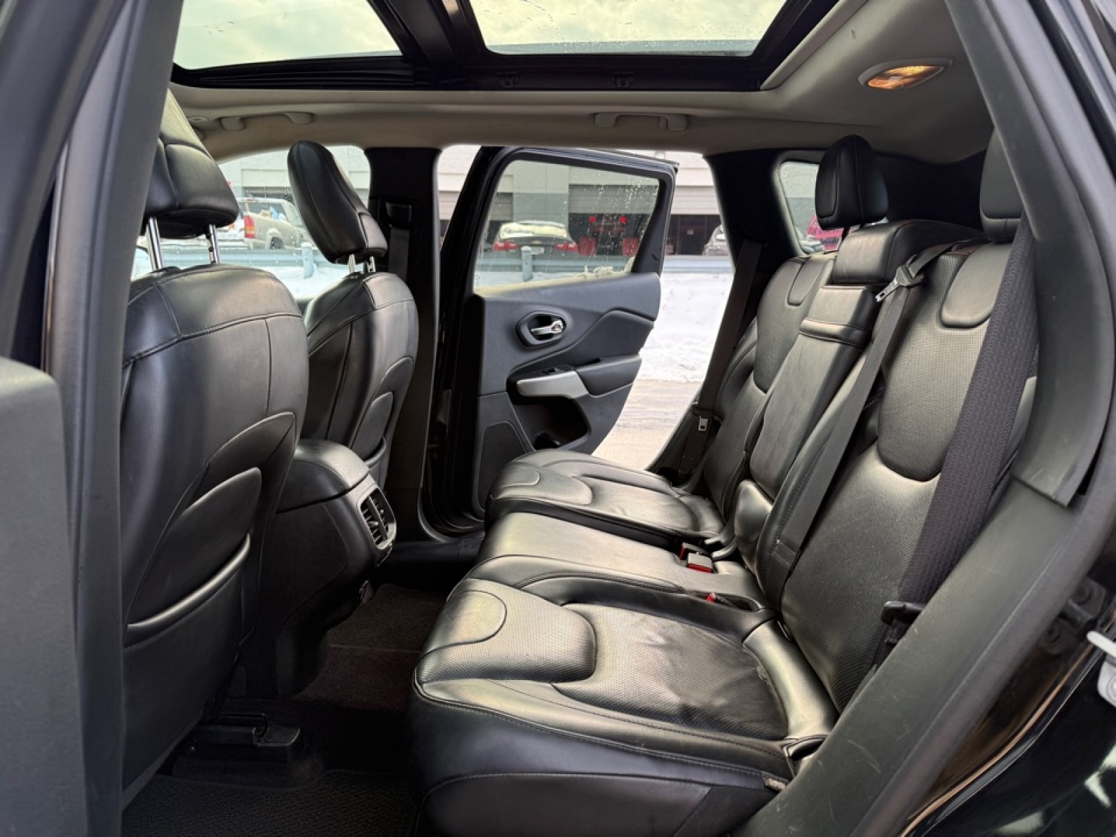 2018 Jeep Cherokee Overland 4x4, 38372A, Photo