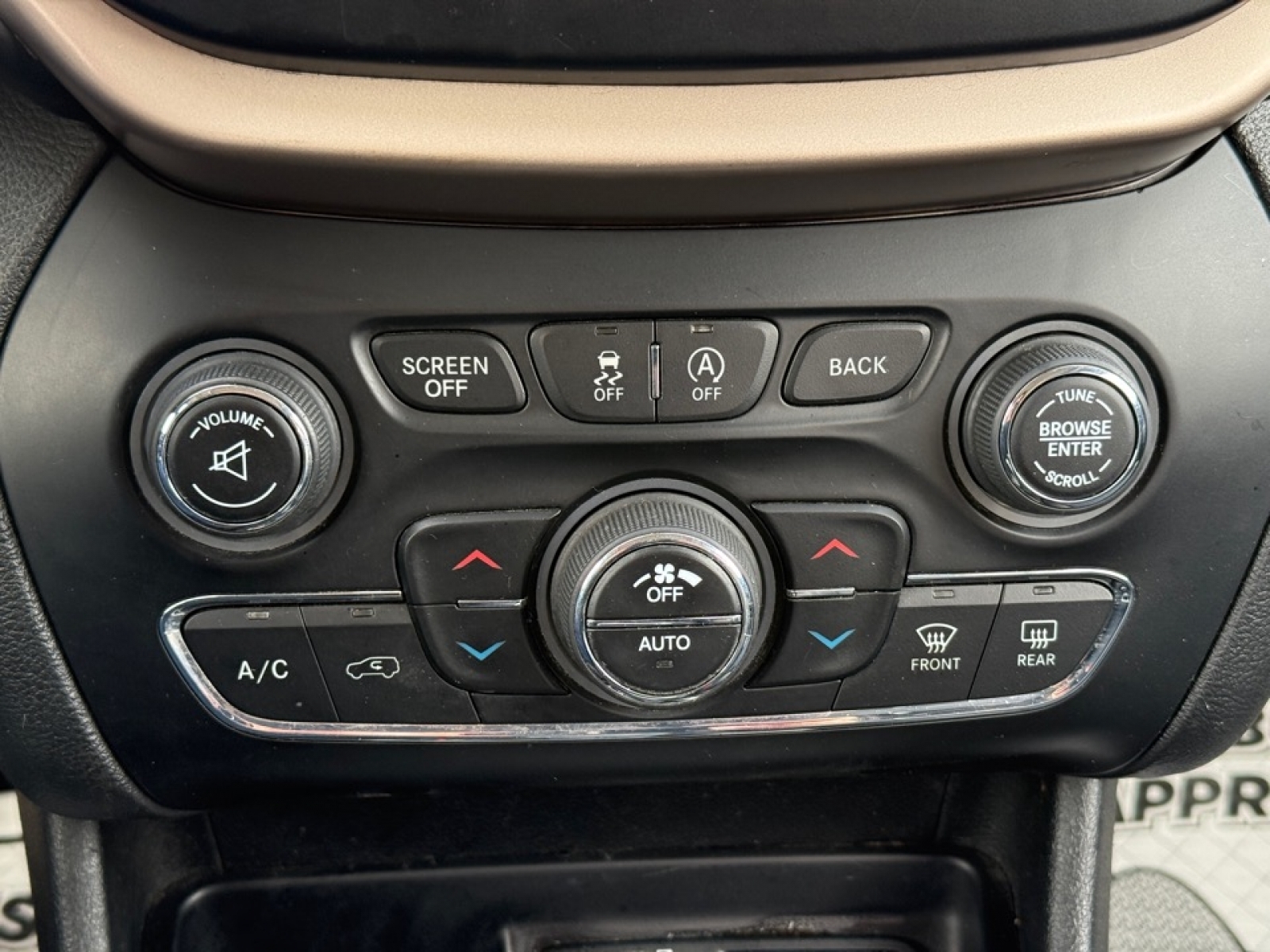 2018 Jeep Cherokee Overland 4x4, 38372A, Photo