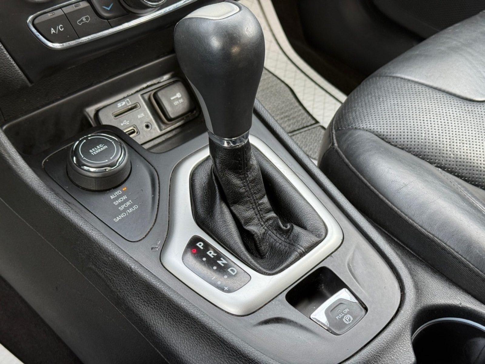 2018 Jeep Cherokee Overland 4x4, 38372A, Photo