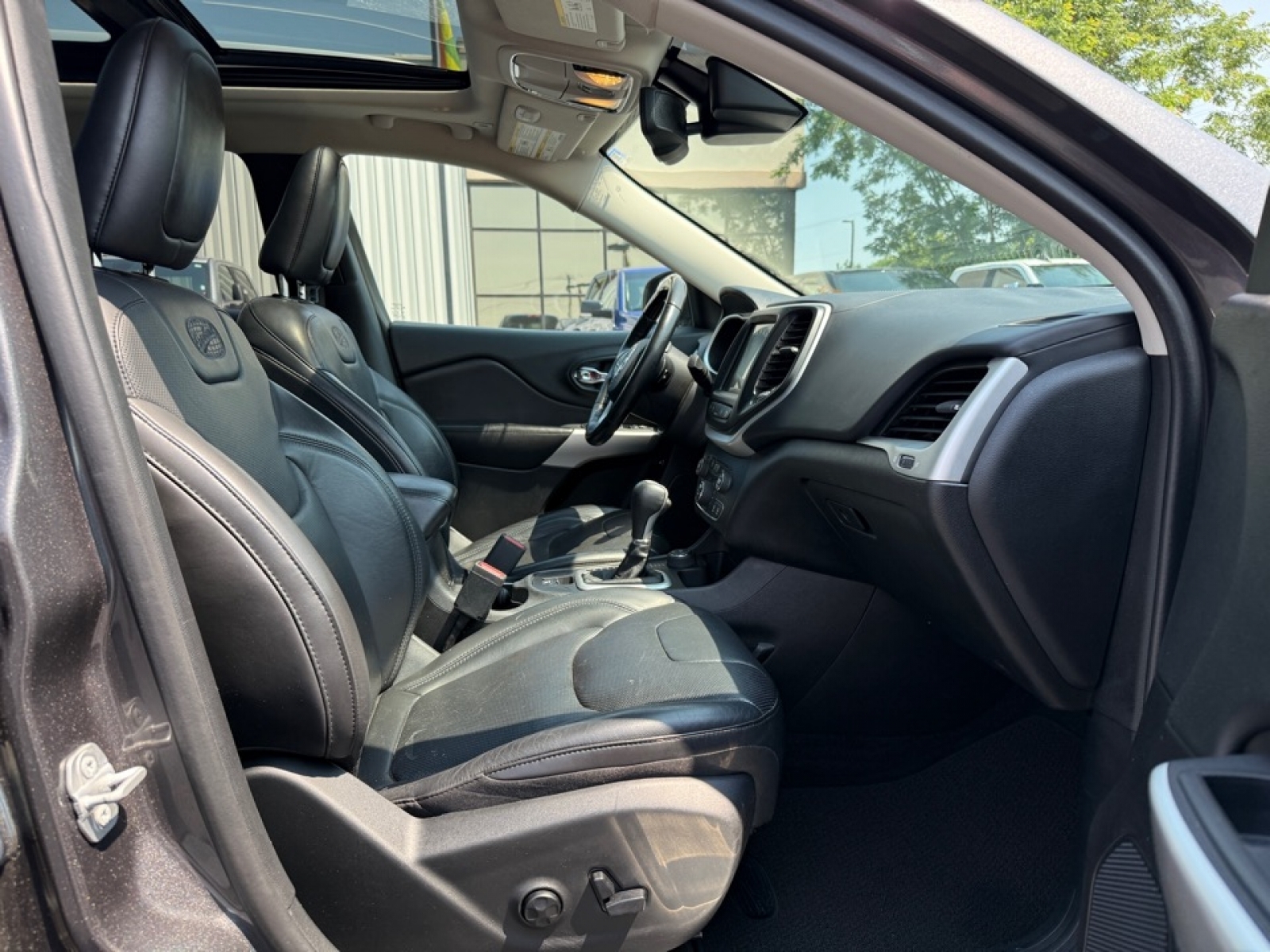2018 Jeep Cherokee Overland photo 11