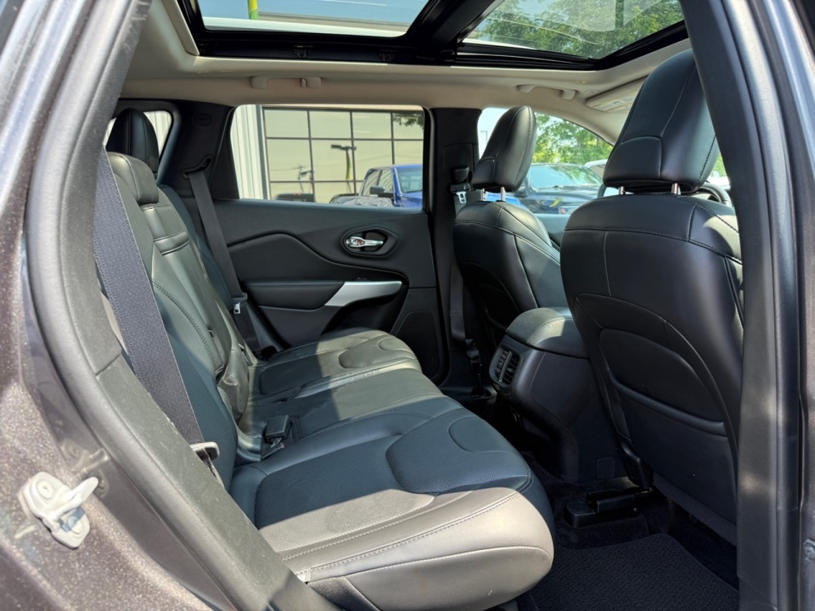2018 Jeep Cherokee Overland photo 15