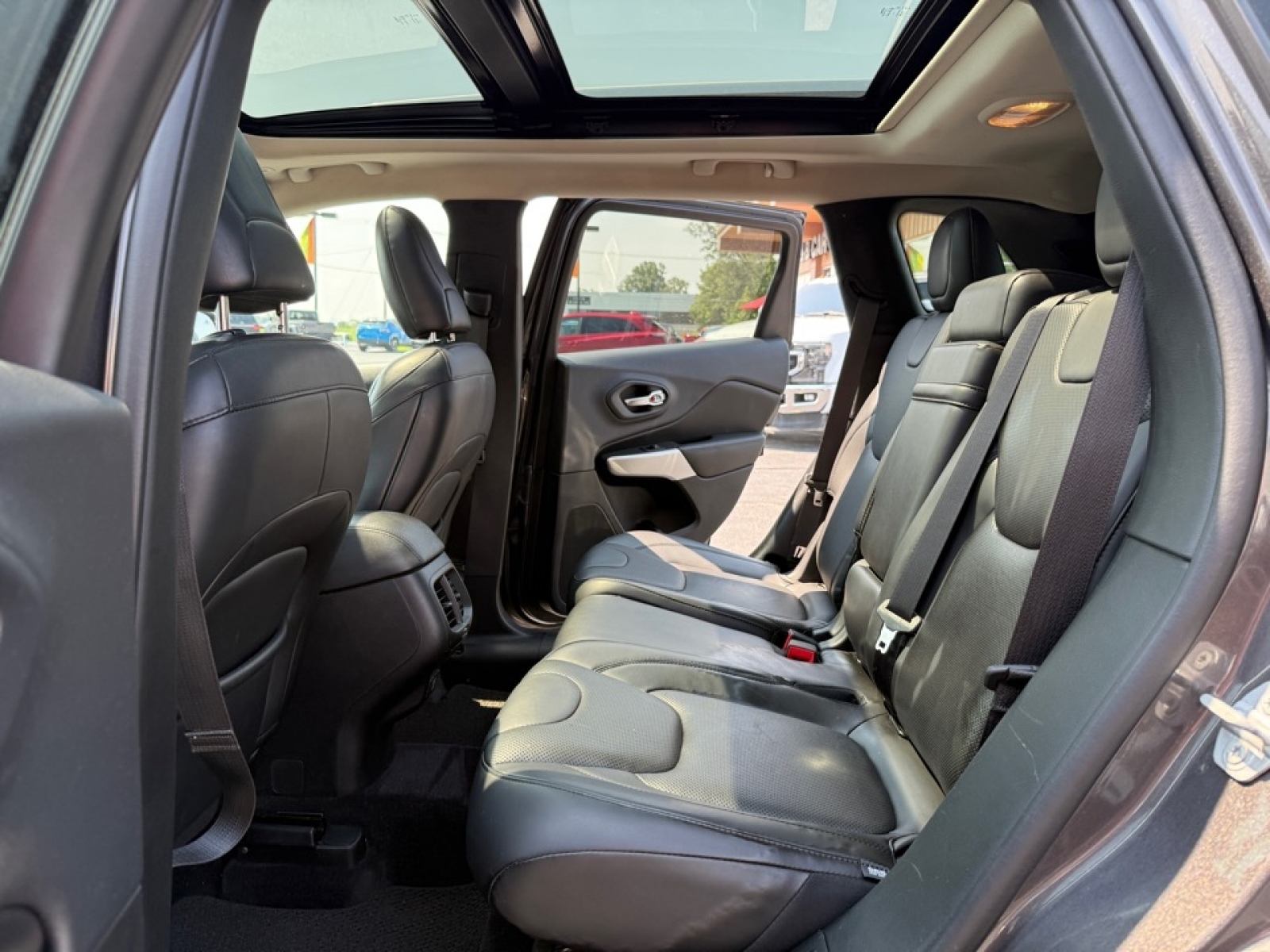 2018 Jeep Cherokee Overland photo 14
