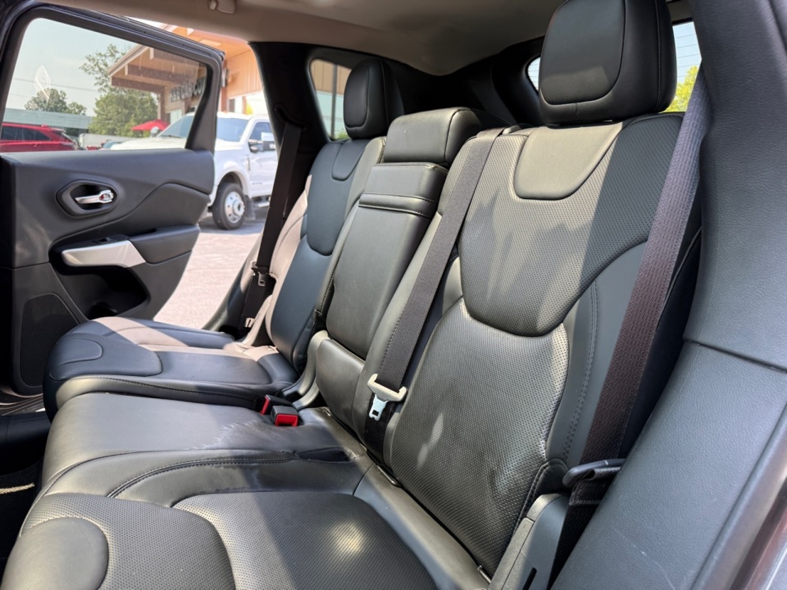 2018 Jeep Cherokee Overland photo 17
