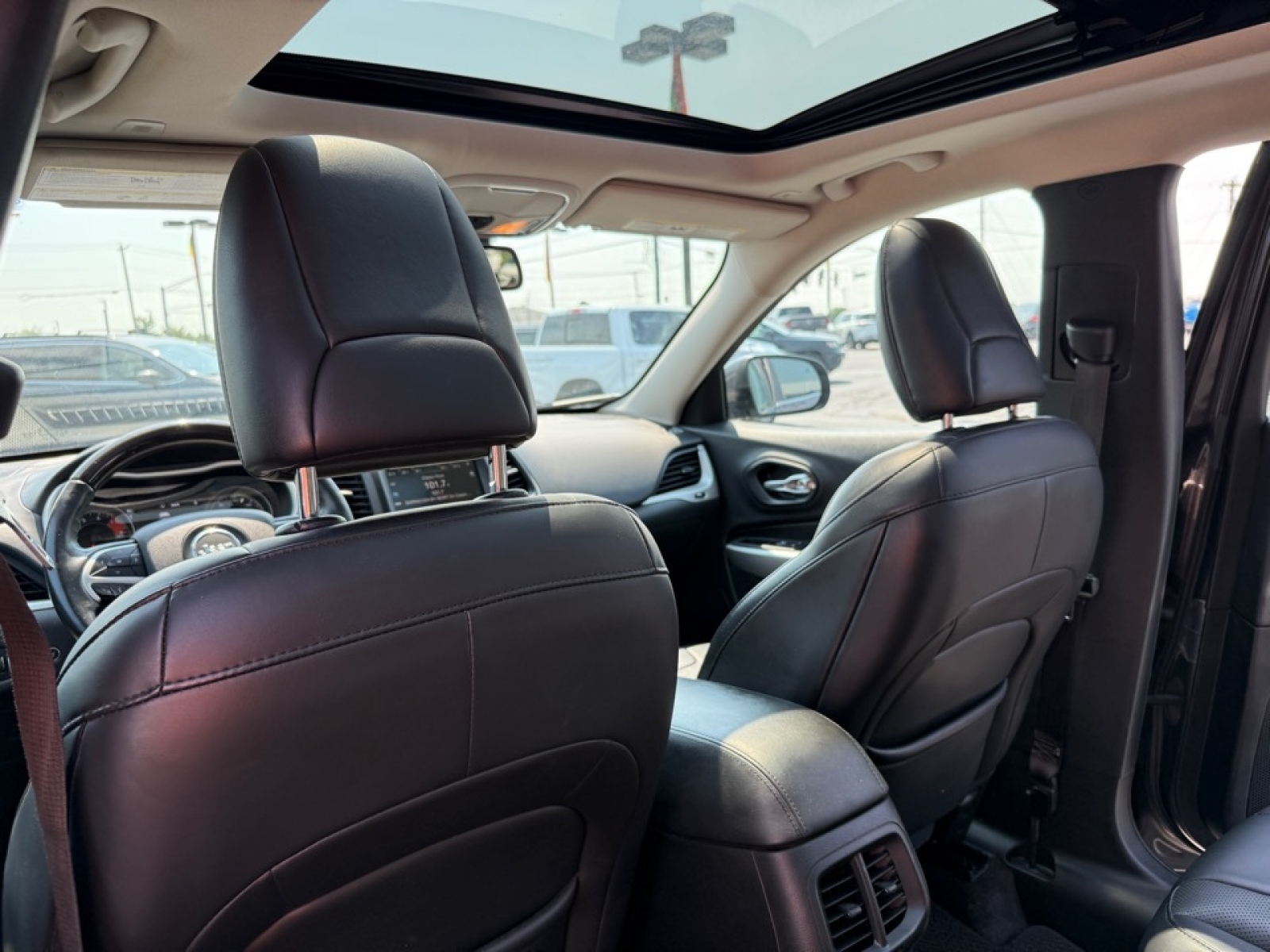 2018 Jeep Cherokee Overland photo 18