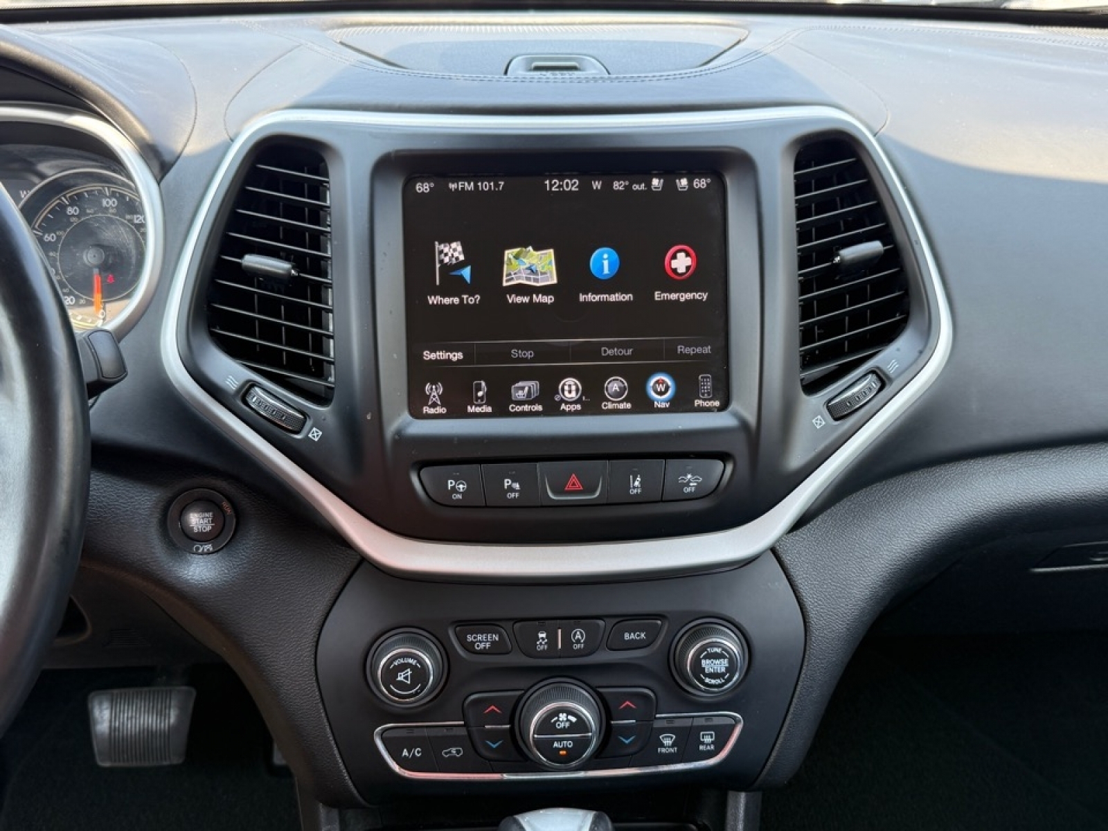 2018 Jeep Cherokee Overland photo 22