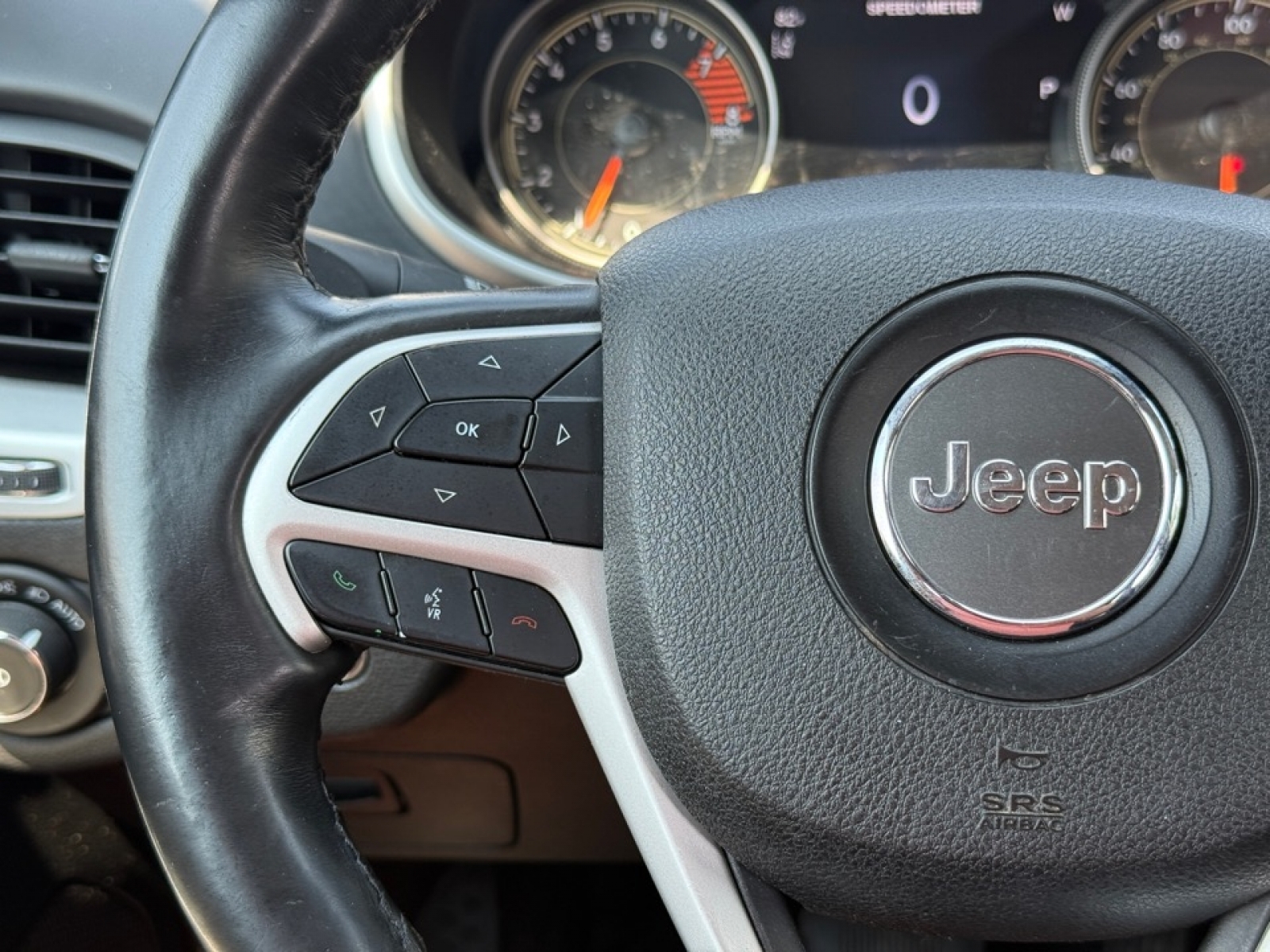 2018 Jeep Cherokee Overland photo 24