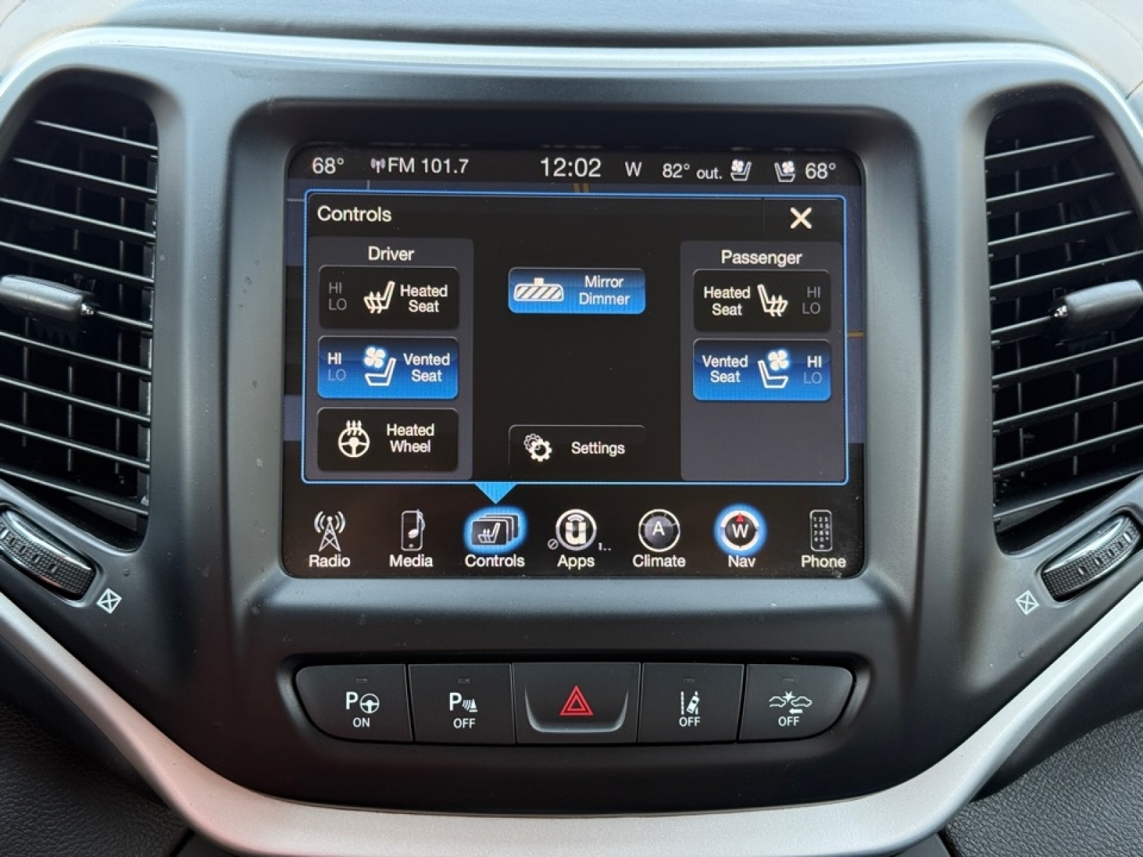 2018 Jeep Cherokee Overland photo 28