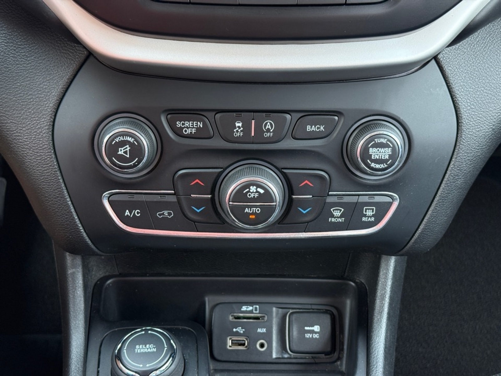 2018 Jeep Cherokee Overland photo 31