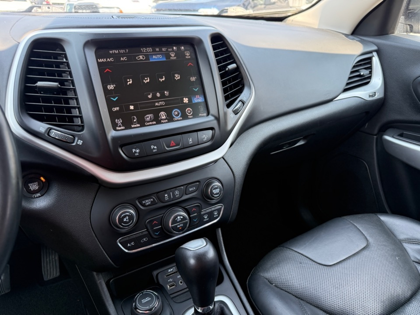 2018 Jeep Cherokee Overland photo 32