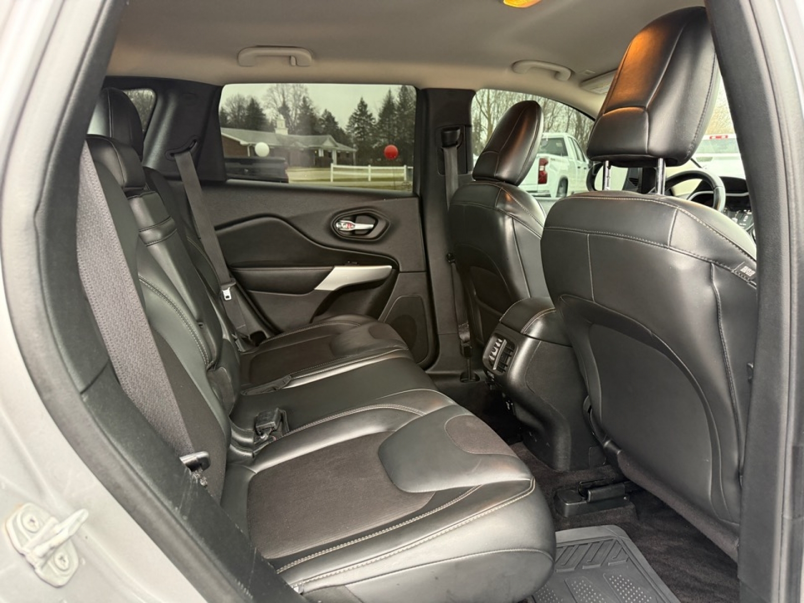 2018 Jeep Cherokee Latitude Plus FWD, 38930A, Photo