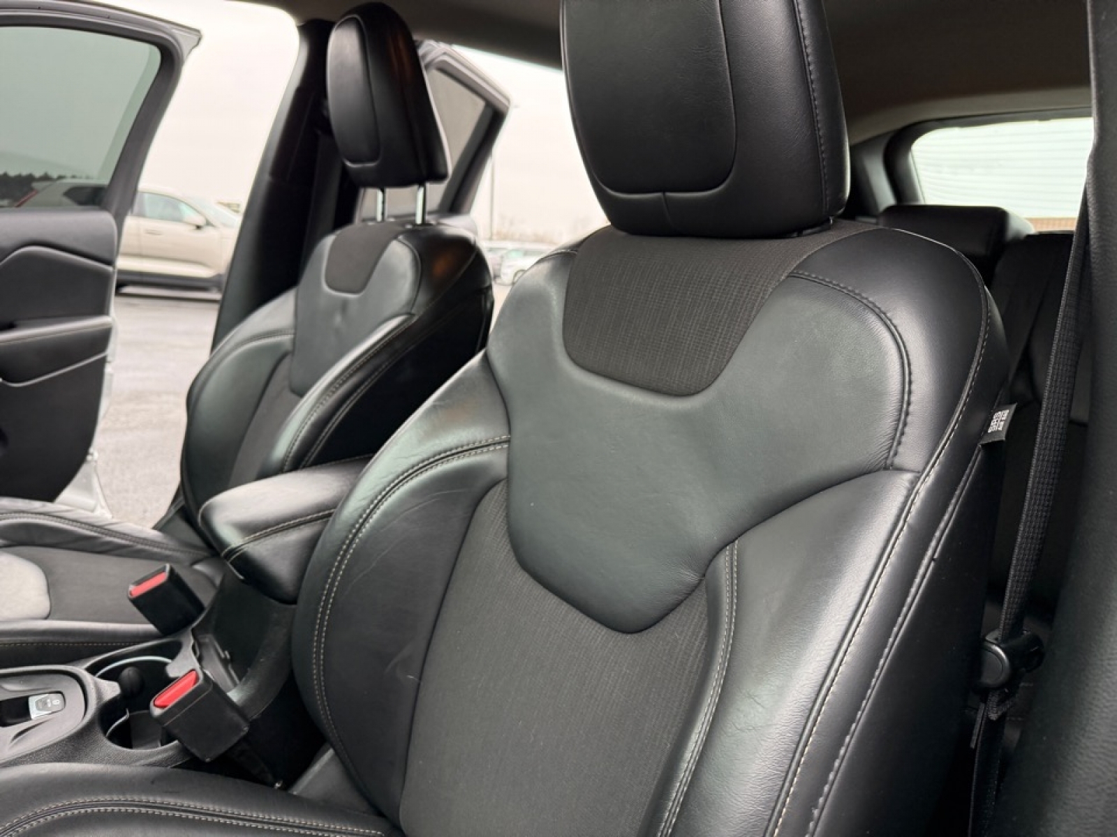 2018 Jeep Cherokee Latitude Plus FWD, 38930A, Photo