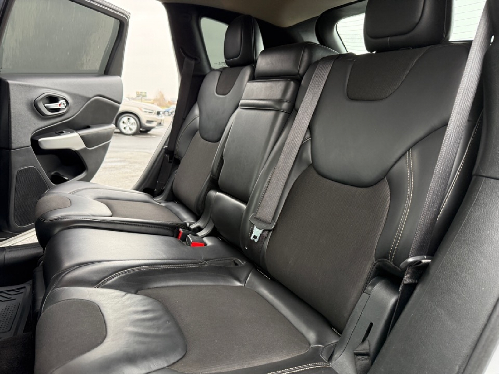 2018 Jeep Cherokee Latitude Plus FWD, 38930A, Photo