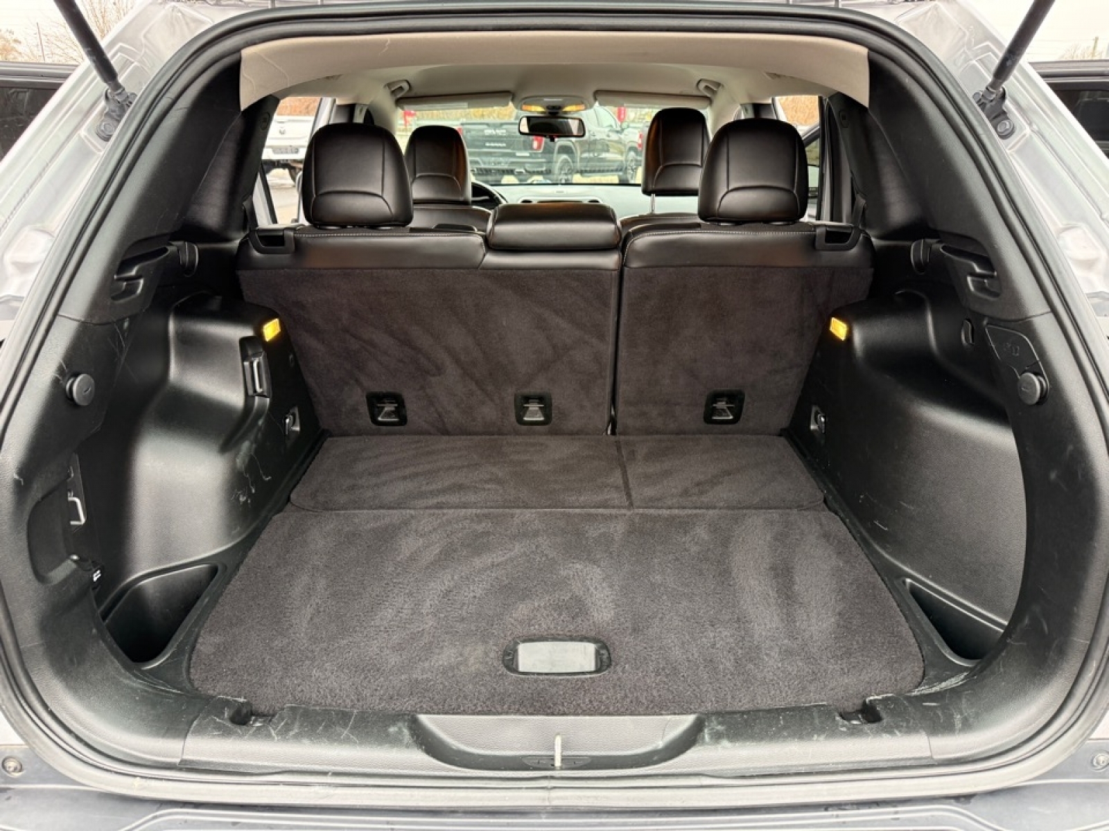 2018 Jeep Cherokee Latitude Plus FWD, 38930A, Photo