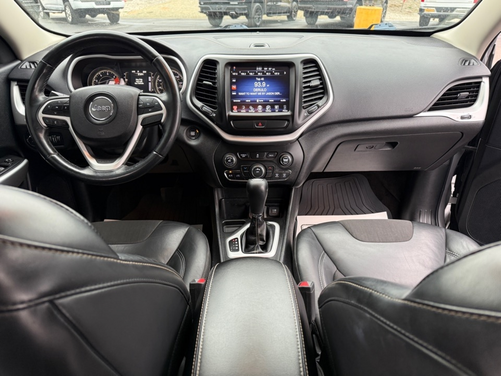 2018 Jeep Cherokee Latitude Plus FWD, 38930A, Photo