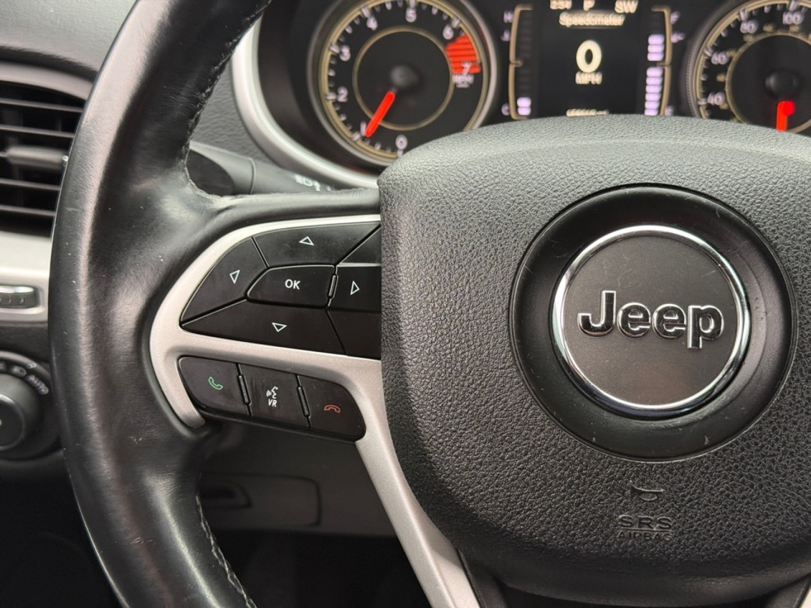 2018 Jeep Cherokee Latitude Plus FWD, 38930A, Photo