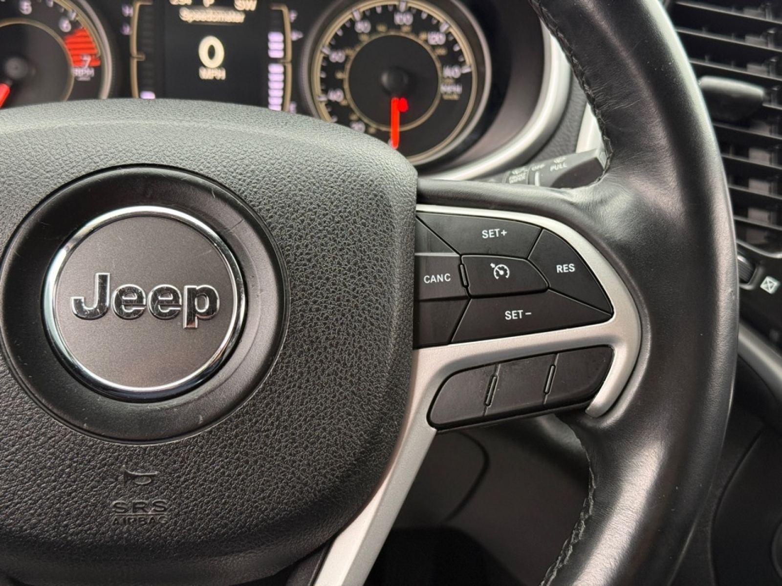 2018 Jeep Cherokee Latitude Plus FWD, 38930A, Photo