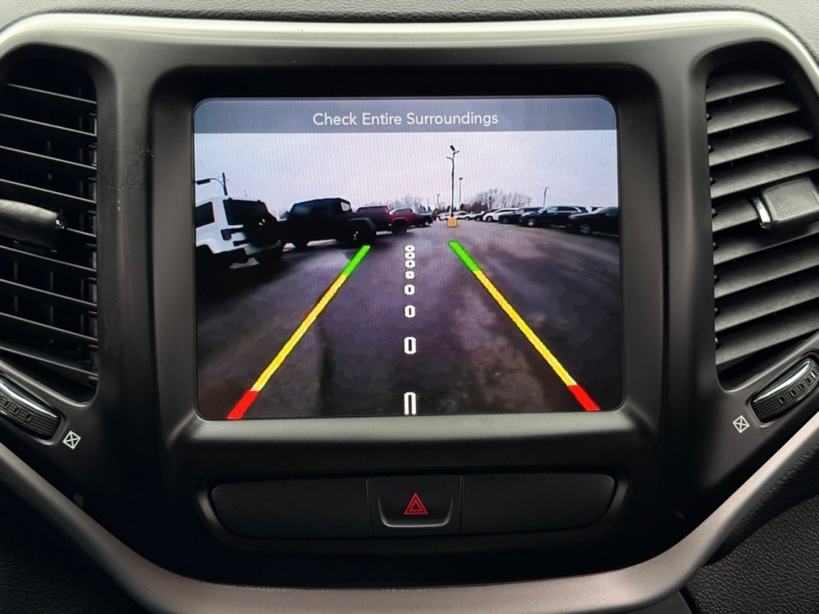 2018 Jeep Cherokee Latitude Plus FWD, 38930A, Photo