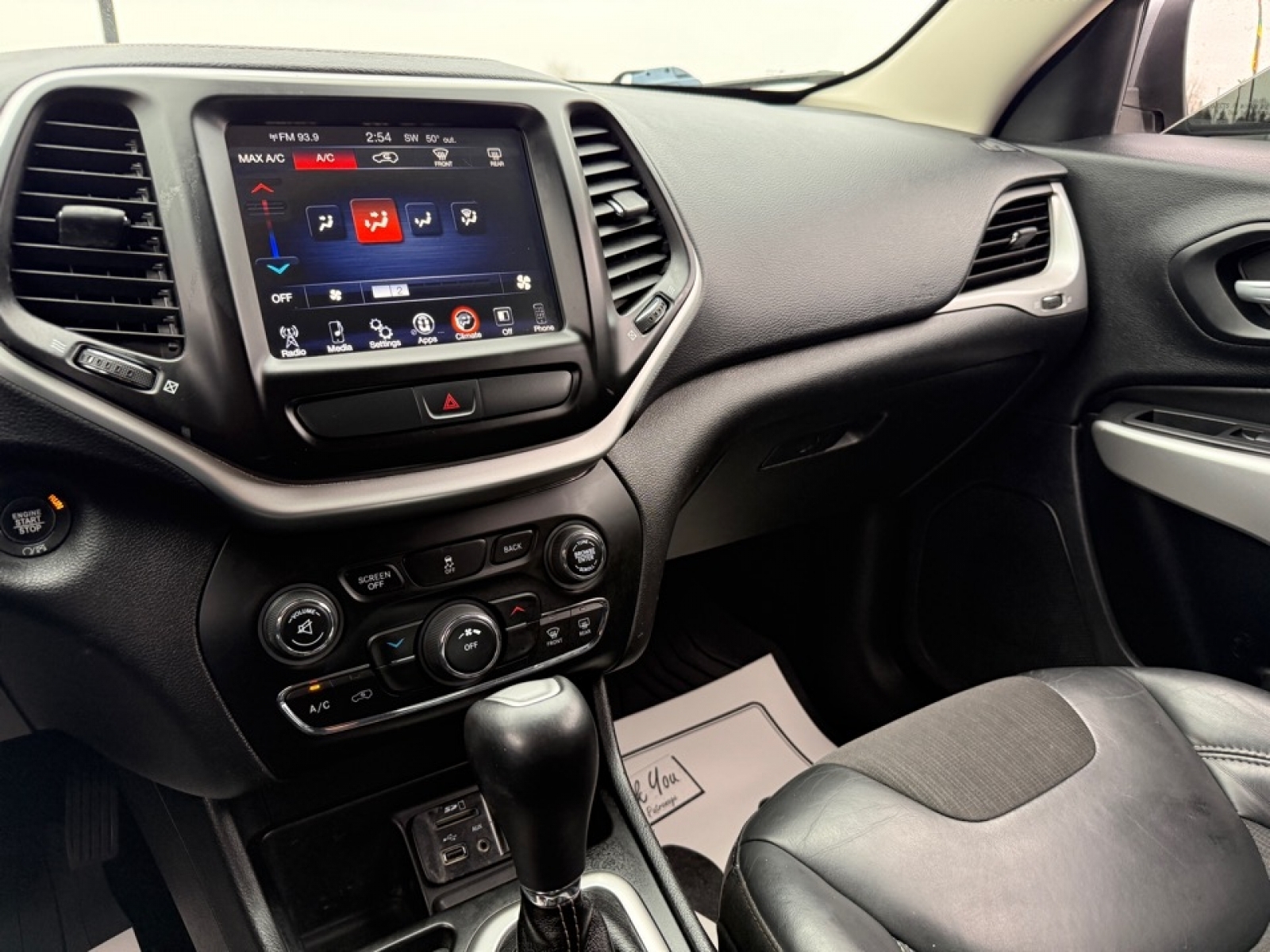 2018 Jeep Cherokee Latitude Plus FWD, 38930A, Photo