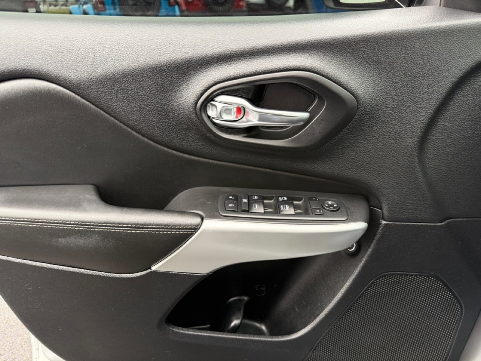 2018 Jeep Cherokee Latitude Plus FWD, 38930A, Photo